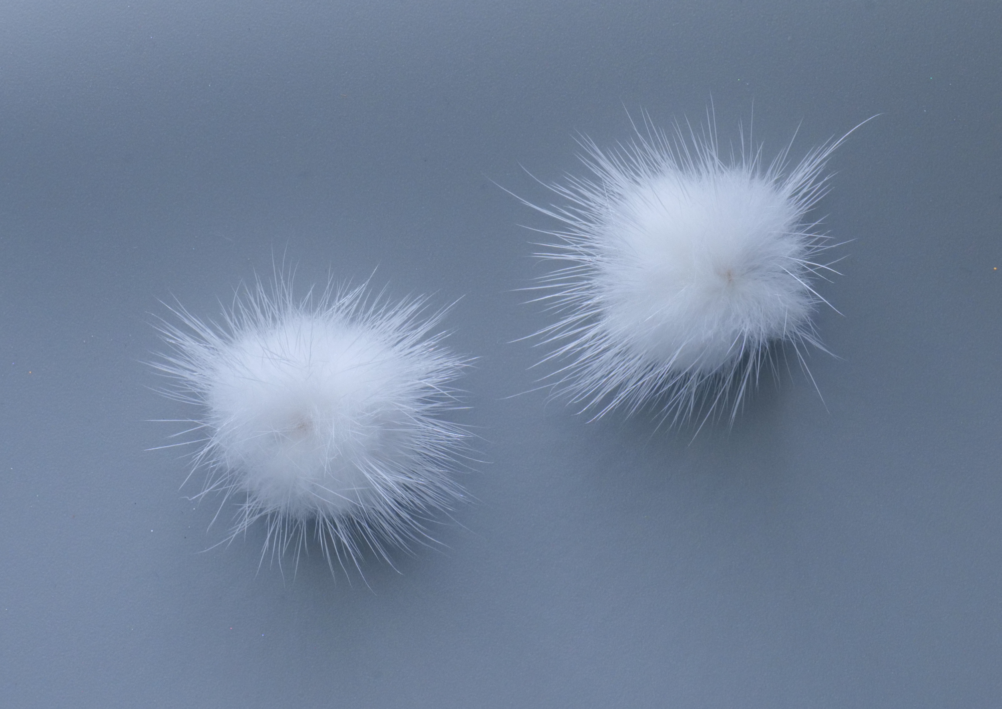 Pompom nail art